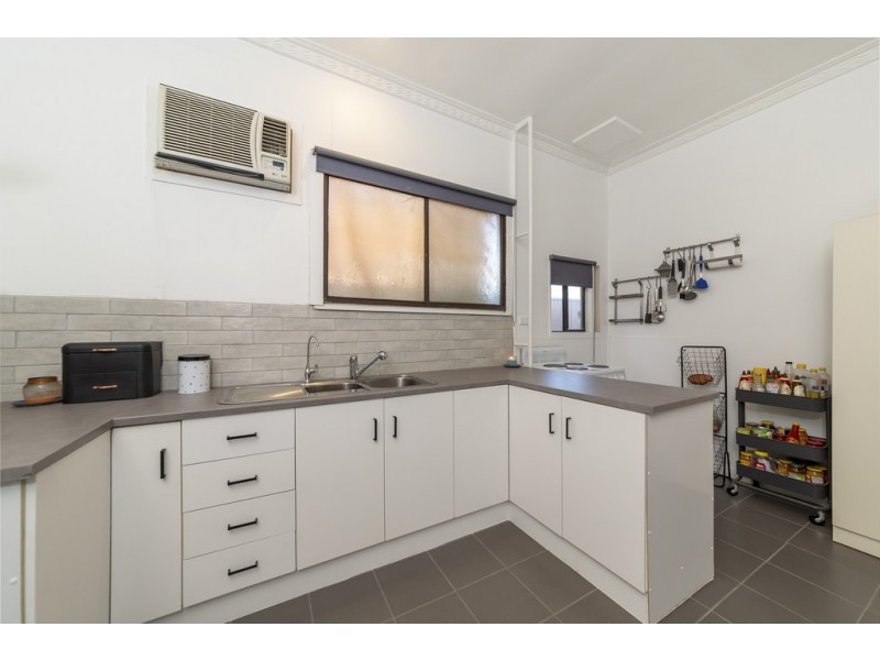 6 Main Street, Owen SA 5460