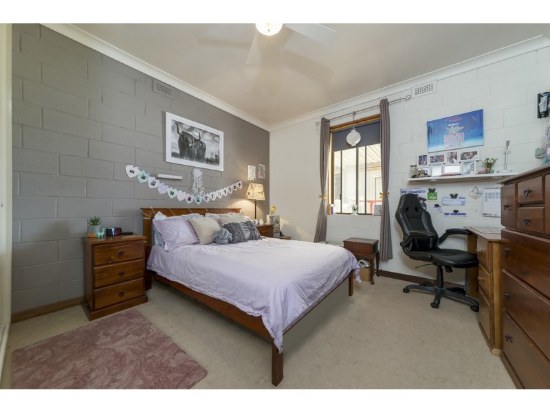 6 Main Street, Owen SA 5460