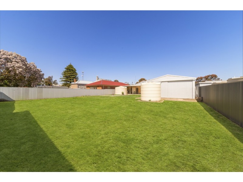 6 Main Street, Owen SA 5460