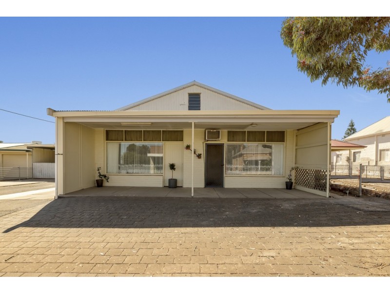 6 Main Street, Owen SA 5460