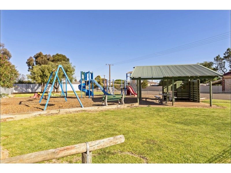 6 Main Street, Owen SA 5460