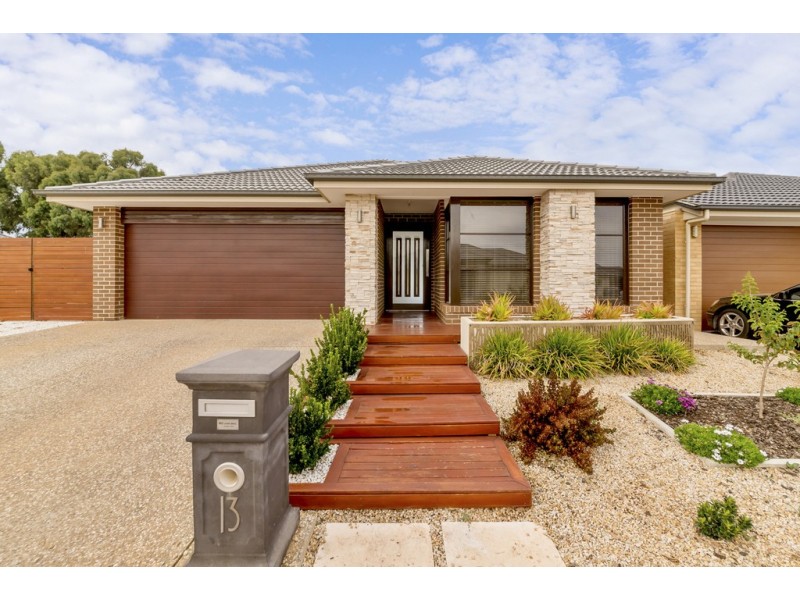 13 Roxburgh Cres, Blakeview SA 5114