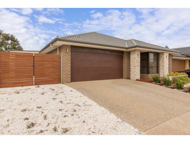 13 Roxburgh Cres, Blakeview SA 5114