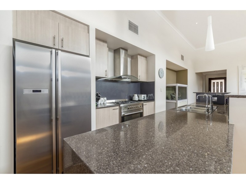 13 Roxburgh Cres, Blakeview SA 5114