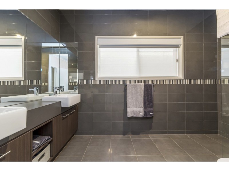 13 Roxburgh Cres, Blakeview SA 5114