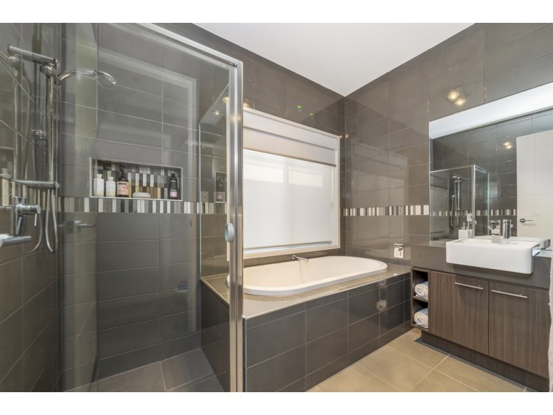 13 Roxburgh Cres, Blakeview SA 5114