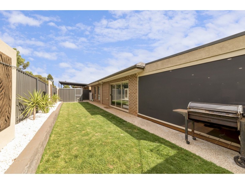 13 Roxburgh Cres, Blakeview SA 5114