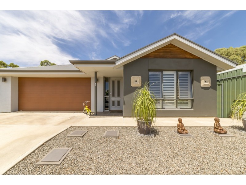1 Trestrail Circuit, Williamstown SA 5351