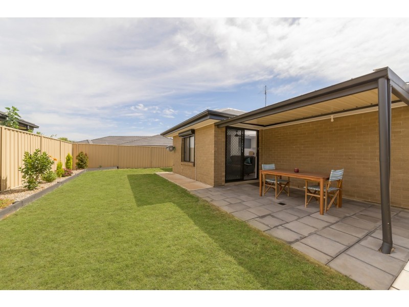 17 Roberts Crescent, Smithfield Plains SA 5114