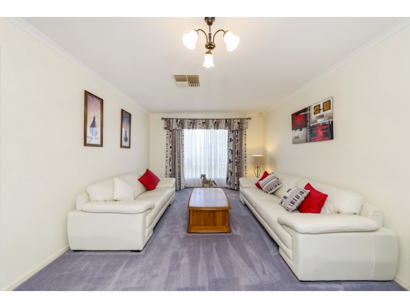 2 Bombardieri Court, Evanston Park SA 5116