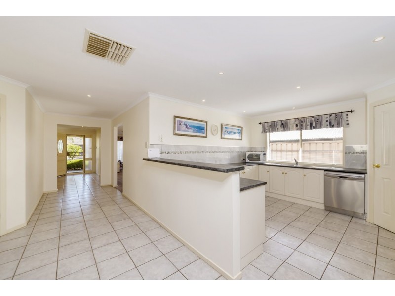 2 Bombardieri Court, Evanston Park SA 5116