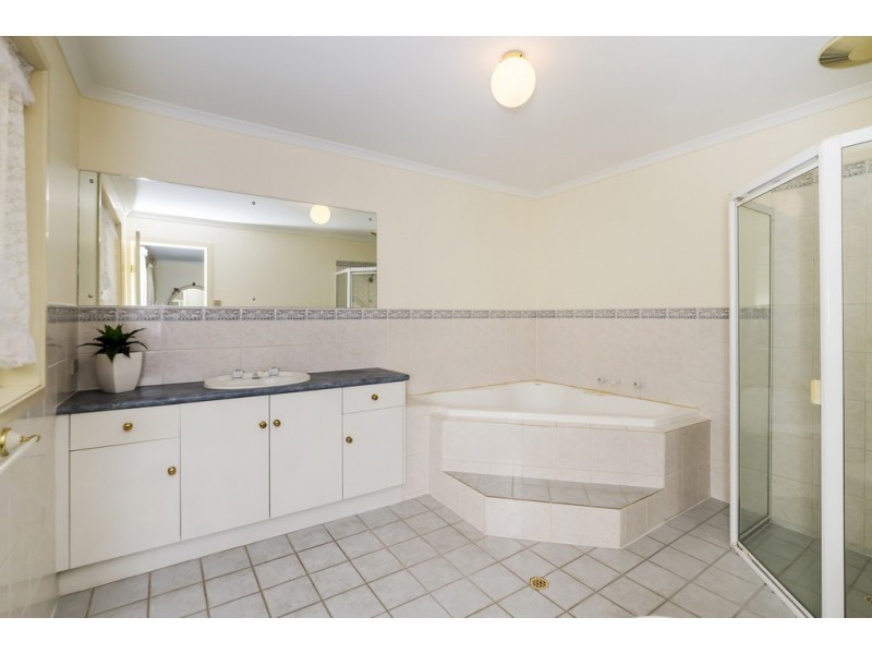 2 Bombardieri Court, Evanston Park SA 5116