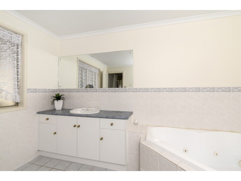 2 Bombardieri Court, Evanston Park SA 5116