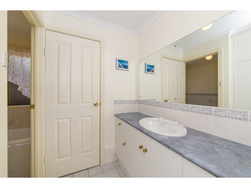 2 Bombardieri Court, Evanston Park SA 5116