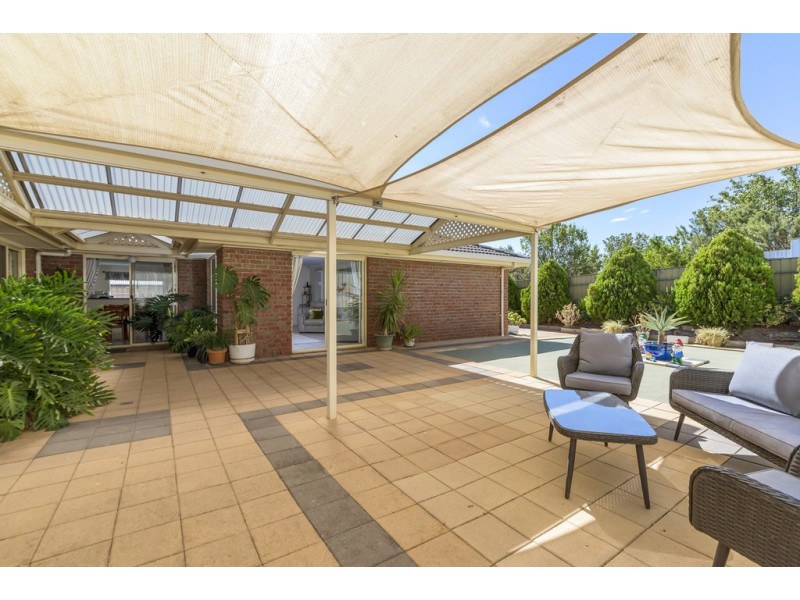 2 Bombardieri Court, Evanston Park SA 5116