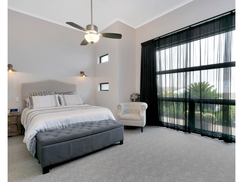 8 Curlew Court, Hewett SA 5118