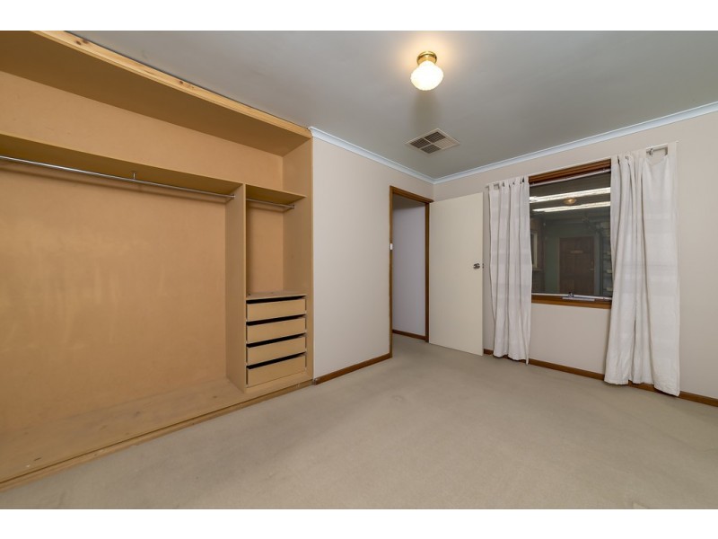 14 Hawker Cres, Elizabeth East SA 5112