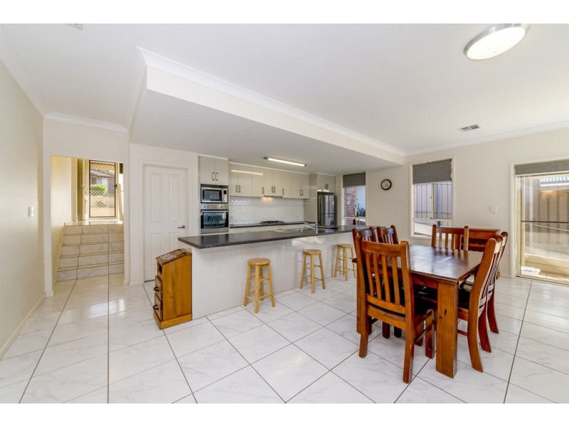 24 Goldfinch Way, Hewett SA 5118