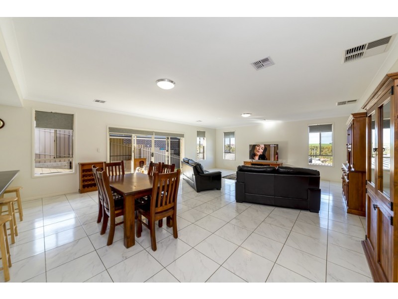 24 Goldfinch Way, Hewett SA 5118