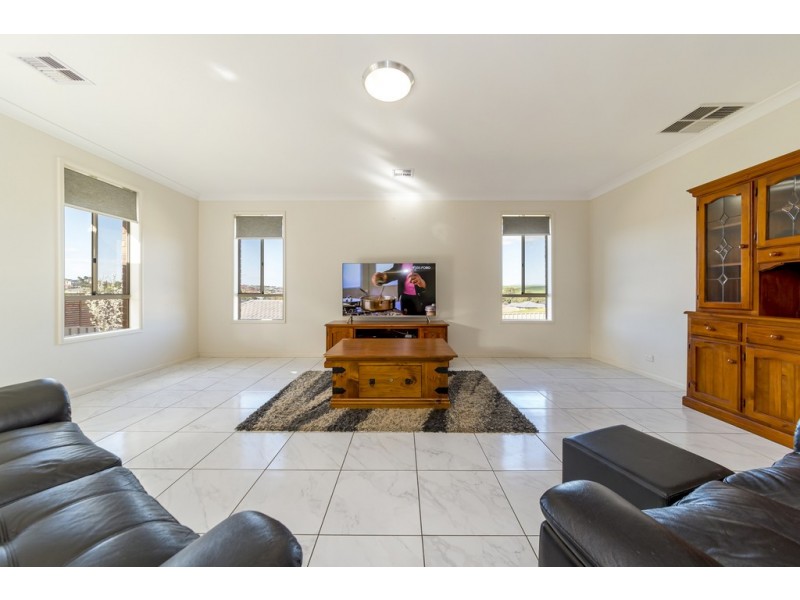 24 Goldfinch Way, Hewett SA 5118