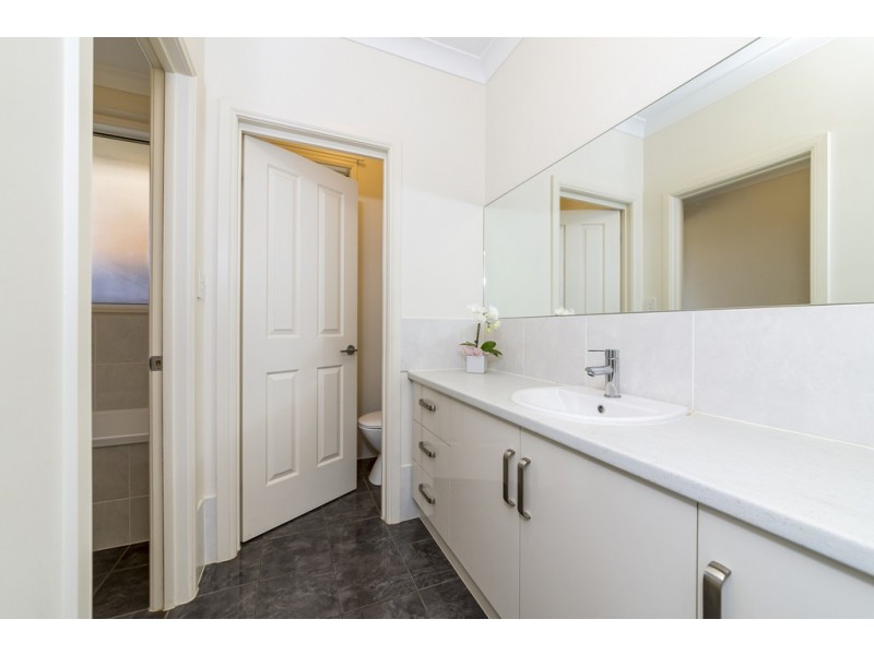 24 Goldfinch Way, Hewett SA 5118