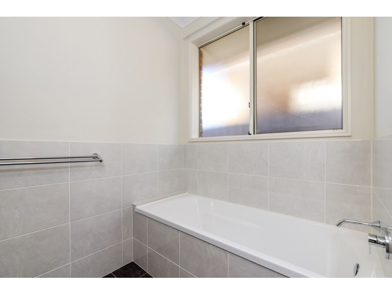 24 Goldfinch Way, Hewett SA 5118