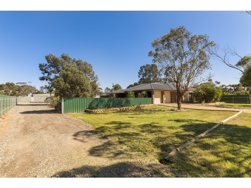26 Hall Road, Redbanks SA 5502
