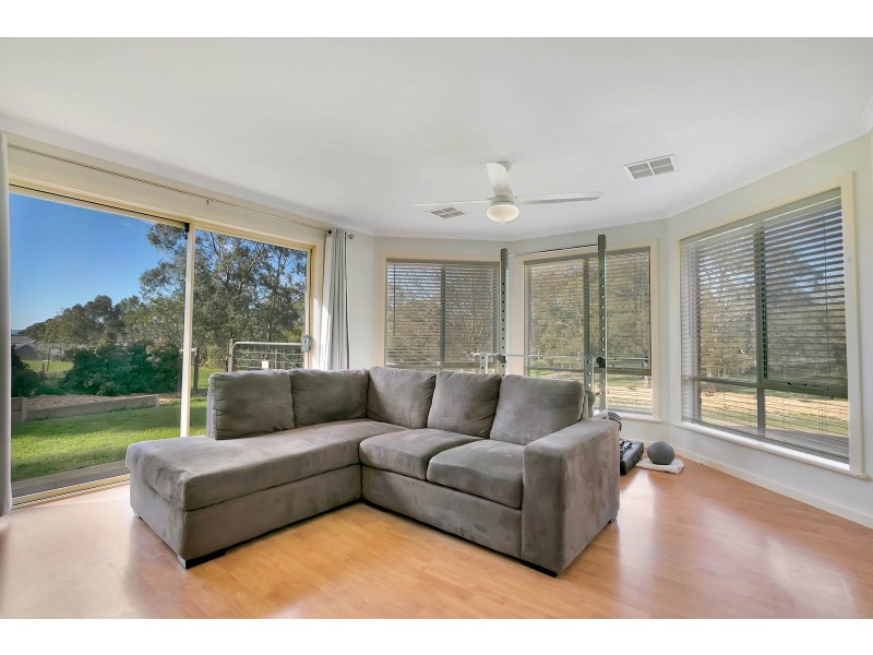 7 William Gilbert Avenue, Cockatoo Valley SA 5351