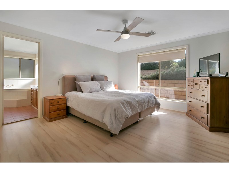 7 William Gilbert Avenue, Cockatoo Valley SA 5351