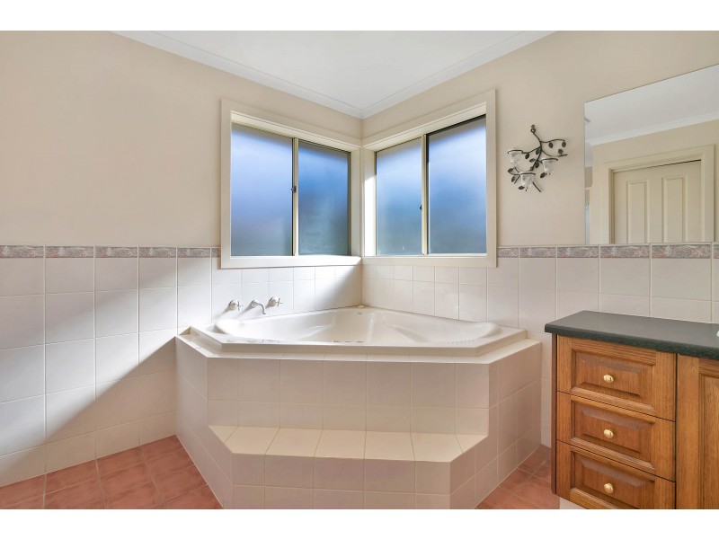 7 William Gilbert Avenue, Cockatoo Valley SA 5351