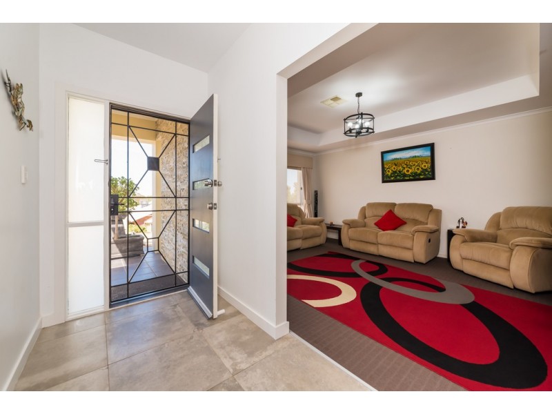 5 Thompson Circuit, Evanston Park SA 5116