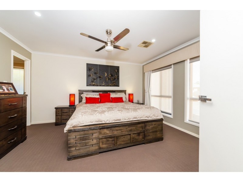 5 Thompson Circuit, Evanston Park SA 5116