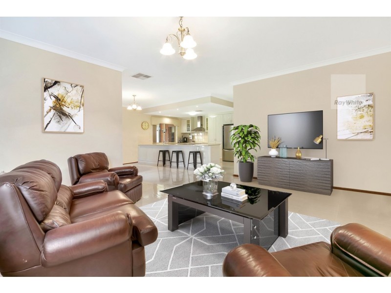 8 Thompson Circuit, Evanston Park SA 5116