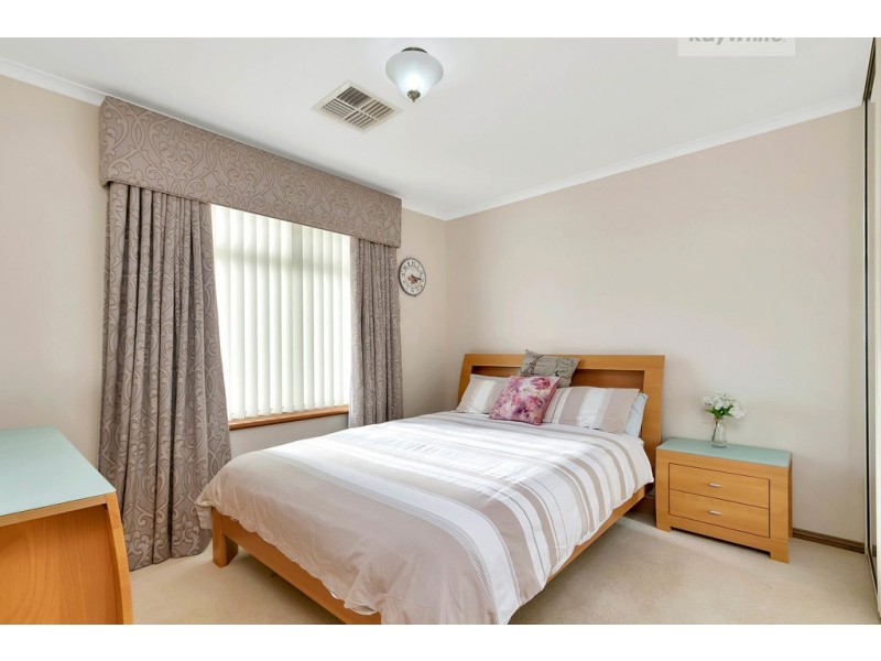 8 Thompson Circuit, Evanston Park SA 5116