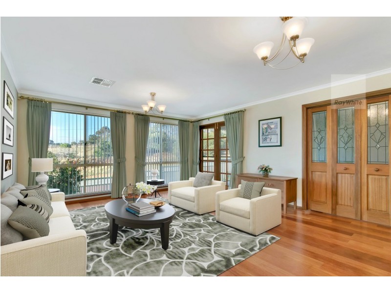 8 Thompson Circuit, Evanston Park SA 5116