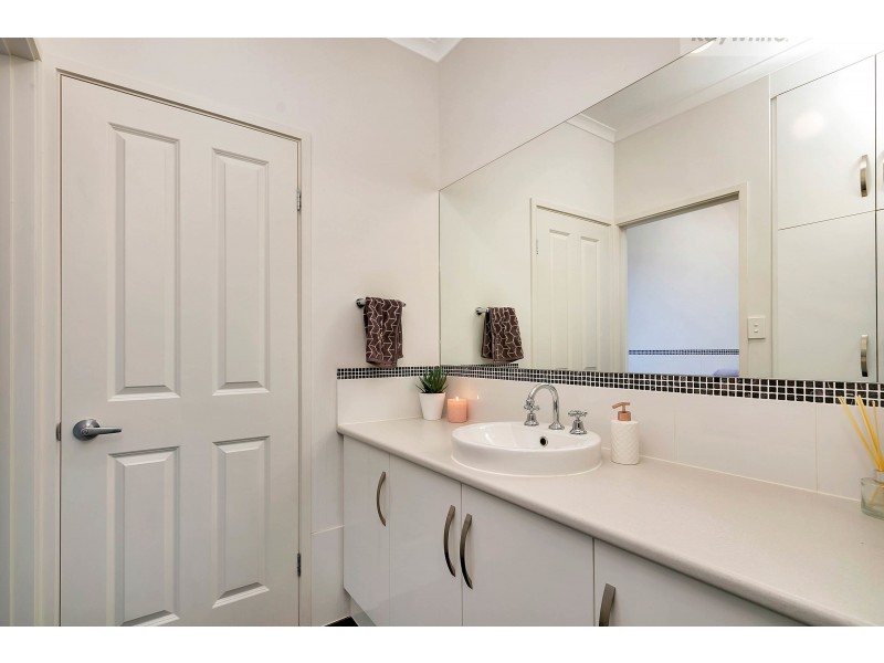 8 Lawes Terrace, Reid SA 5118