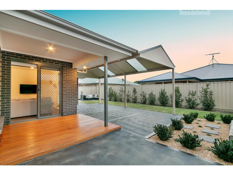 8 Lawes Terrace, Reid SA 5118