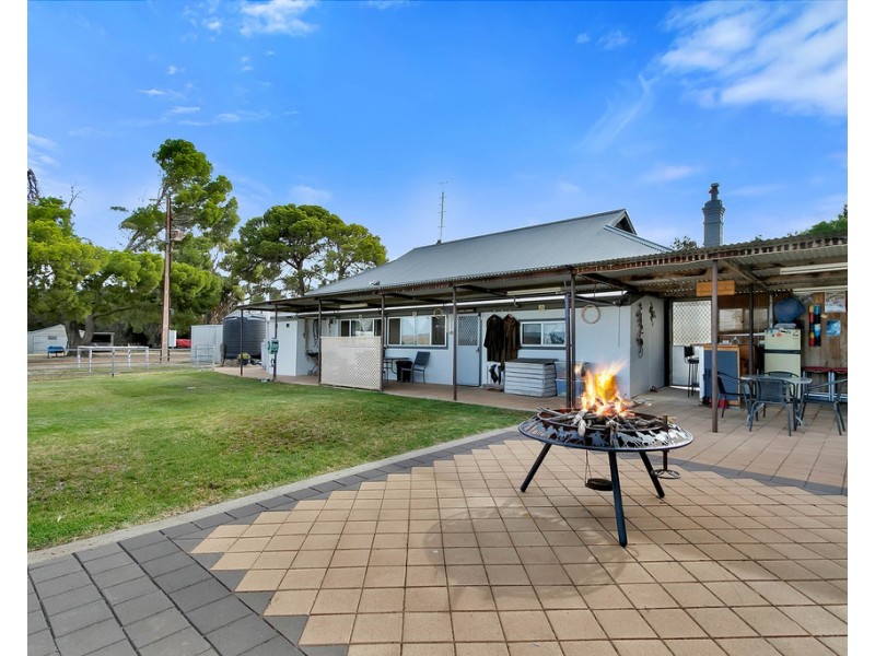 1020 Old Main Road South, Riverton SA 5412