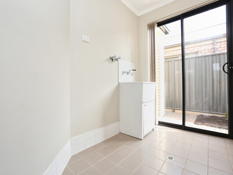 6 Almond Cct, Munno Para West SA 5115