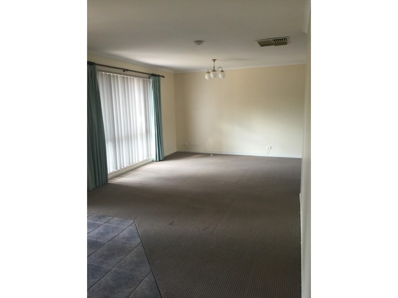 8 Heysen Crt, Blakeview SA 5114