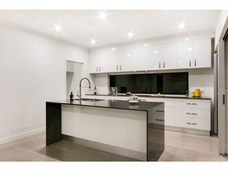 8 Elderberry Avenue, Bentley Park QLD 4869