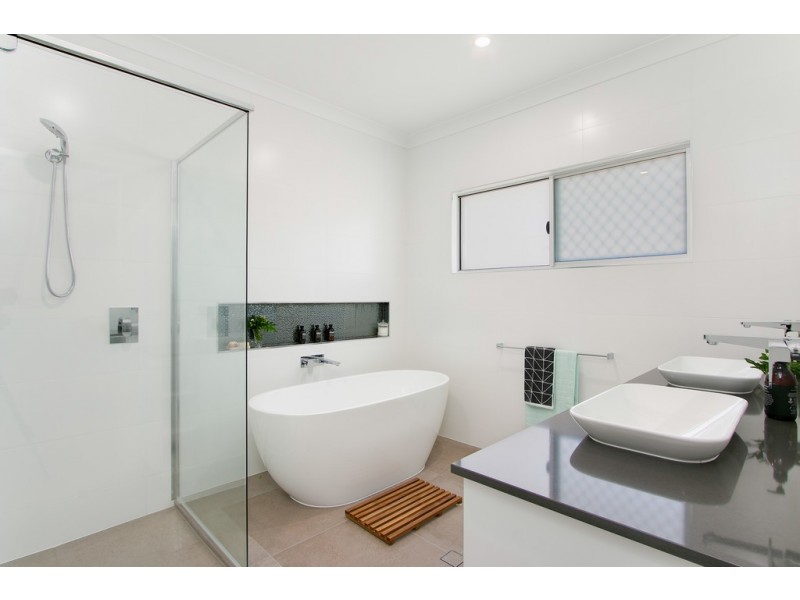 8 Elderberry Avenue, Bentley Park QLD 4869