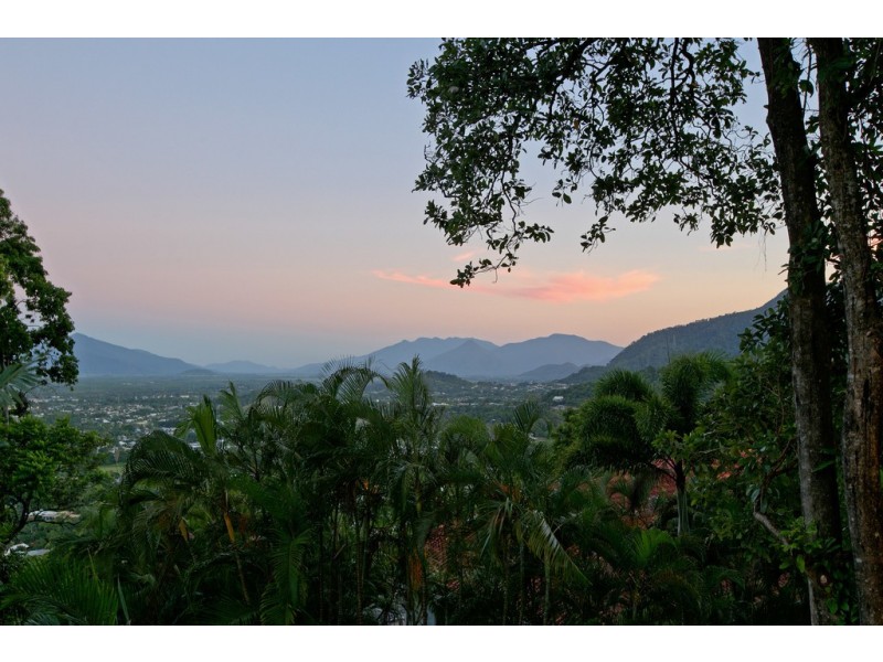 9 Oceanview Place, Mooroobool QLD 4870