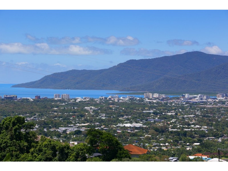 9 Oceanview Place, Mooroobool QLD 4870