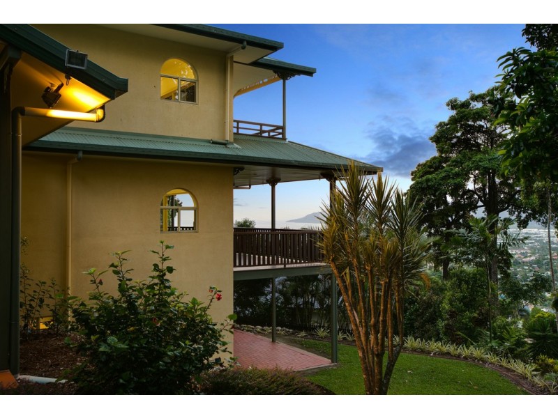 9 Oceanview Place, Mooroobool QLD 4870