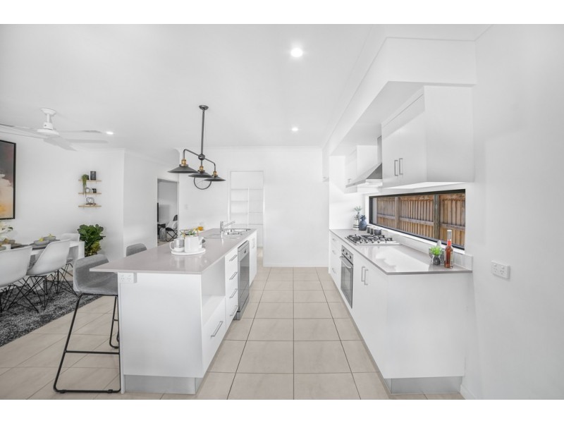 3 Halifax Drive, Redlynch QLD 4870