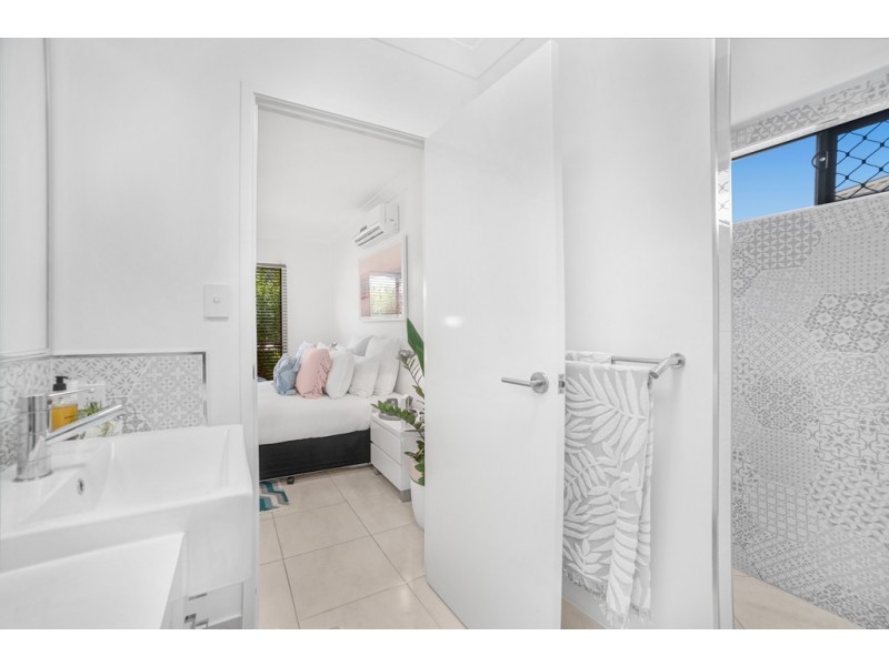 3 Halifax Drive, Redlynch QLD 4870