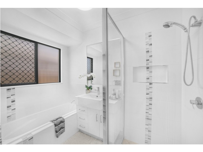 3 Halifax Drive, Redlynch QLD 4870