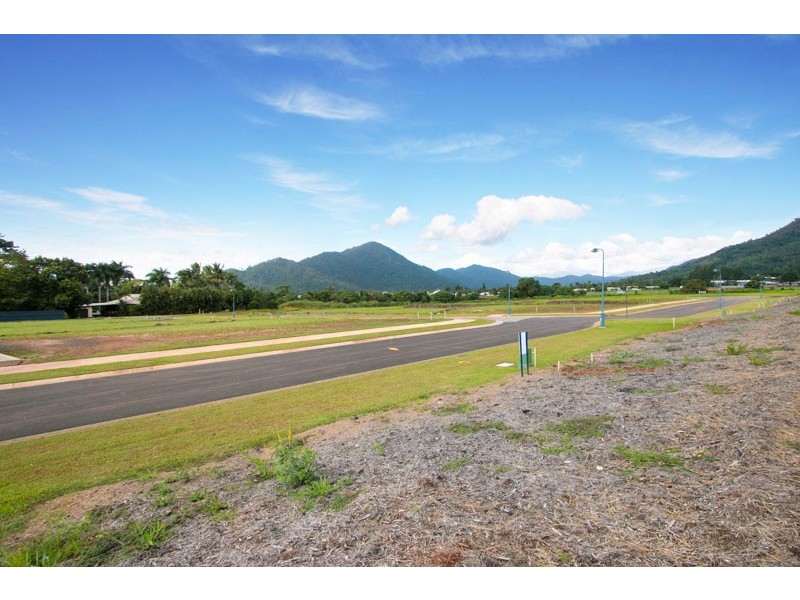 5 Genesta Circuit, Redlynch QLD 4870