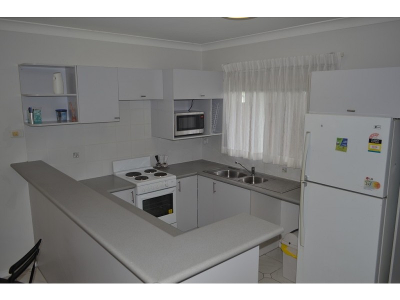 2/13 Givens Street, Westcourt QLD 4870